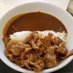 吉野家 - 牛カルビスパイシーカレー 679円