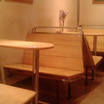 赤バス　店内の様子