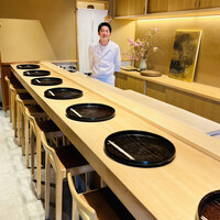 日本料理 研野 - ◎8席のカウンター席はいつも予約でいっぱい。