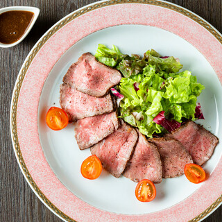 Made with domestic Wagyu beef. We also recommend hearty Meat Dishes that bring out the flavor of the ingredients.
