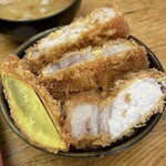 とんかつ 栄ちゃん - かとう丼作成中。これで完成でもいい位。