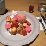 サントリー美術館 shop×cafe - くるま麩のフレンチトースト〈いちご〉
