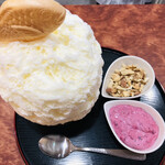 こひる庵 - トッピングはナッツ三昧とカシスチーズクリーム共に250円
