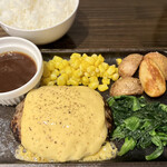 トバチ - tobachiハンバーグ (オニオンソース) ＋ チェダーチーズ ＋ ライス単品　　　　　　　　　　　　　　　　　　　¥ 1,200 ＋ ¥ 150 ＋ ¥ 100