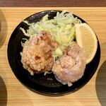 Motsu Nitokaraage No Kagechiyo - もつ煮唐揚げ定食（黄） ¥950 の唐揚げ