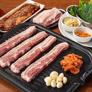 Samgyeopsal that you can enjoy with a variety of toppings!