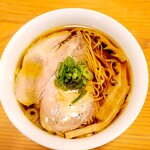 Mahoroba - 醤油味のらぁ麺