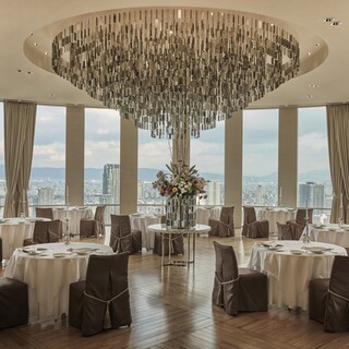 Dining surrounded by panoramic views from 200m above ground