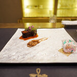 トゥ・ラ・ジョア イズム - 