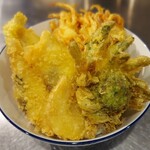 Seasonal taste Ten-don (tempura rice bowl)