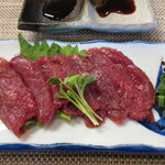 魚と肉と地酒 マルキ商店 - 馬刺し 1320円　(2023.1)