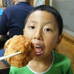 「から揚げ」…遠近法ではありません。