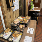 Torigakoi - 店外では弁当も売ってた。