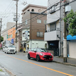 まつほ - 店の外観　※赤いクーパー編