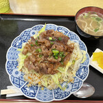 グランド食堂 - 牛肉チャーハン 950円