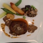 メイン　サマートリュフの香る特製ハンバーグ　トリュフのソース（+525円）