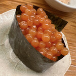 鮨おばな - イクラの漬け。美味いラーメン屋の半熟煮卵みたい