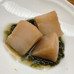 鮨おばな - 煮帆立。生海苔ソースが味のアクセント