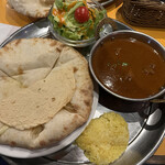 インド料理 ムンバイ - ランチ:カレー&ナンセット(チーズナン変更)