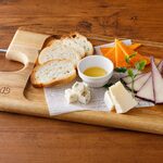 銀座ワイン食堂 パパミラノ - チーズの盛り合わせ税抜980
