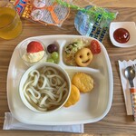 Donkafeichimaruyon - お子様ランチ_うどん
                      アップルかオレンジジュース、ポテト、うどん、ナゲット、小鉢、おもちゃ、アイス