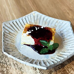 Rich cheesecake ~Cassis sauce~