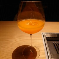 TANAKA YAKINIKU RESTAURANTE - ○せとかのジュース
                    少し甘み強いオレンジとみかんの
                    中間のような果物のジュース
                    
                    当初は濃いめで甘みの強い
                    みかん系の味わいがしてた
                    中の氷が溶けてきたらスッキリした
                    美味しい味わいに変化