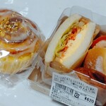 ヴィ・ド・フランス ベーカリー - フランスBOX　テリヤキエッグと海老、瀬戸内産レモンのクリームロール　横から