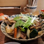 カラクリ虎 - 沖縄島豚風肉野菜炒めです。