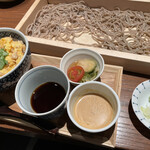 Tori Kaku - 板そばと小親子丼のセット1880円　デパートのレストラン街ですから高めなのは覚悟の上。