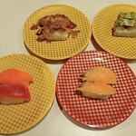Uobei - 牛カルビ、とろさばの押し寿司、まぐろ・サーモン、焼サーモン