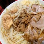 ラーメン二郎 - 解しブタもトッピング！