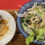 Gyouzaya Ni No Ni - 魯肉飯定食(858円)のサラダと春雨