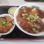 老麺 やはた - Aセット(平日限定のラーメン(麺少なめ)とミニチャーシュー丼のセット)(税込1,000円)