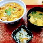 なか卯 - 炭火焼き親子丼と味噌汁セット