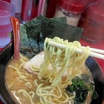 横浜ラーメン 相馬家 - 麺リフト