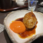 とり囲 - つくね串。タレと君と香ばしくも柔らかいつくねのハーモニーがとても良い