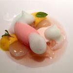 エクアトゥール - ホオズキの水まんじゅうと桃のコンポート、グァバソルベとマンゴーの炭酸ムース