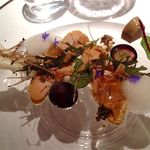エクアトゥール - フォアグラカルパッチョと長野パープル、ヴェルベーヌのジュレとアマンドキャラメリゼ