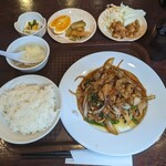 餃子酒場・吉 - 豚肉と玉葱黒胡椒炒め¥800-