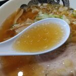 食堂 はせ川 - 丸鶏ベースのスープ
