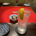 Washoku Oyamada - お通しとレモンサワー
