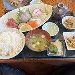 お食事処まるに - 刺身盛り合わせ定食