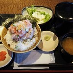 北の味紀行と地酒 北海道 - 北の漁師の海鮮丼（ご飯大盛り） + ポテトサラダ