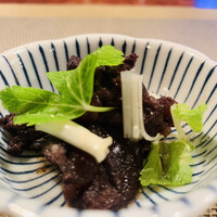 飛騨季節料理 肴 - ② 鹿スジ肉の赤ワイン煮とセロリ