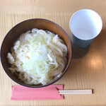 釜玉うどんの店 麺とつゆ - 釜玉うどんの店　麺とつゆ あったかい麺 \300　