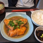 Sougyou Nihyaku Sanjuu Nen Shokudou - 鳥取境港サーモンおろし煮定食