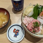 磯のがってん寿司 - 7種の海鮮丼 ¥858