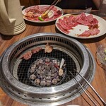 炭火焼肉　源蔵 - 