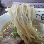 千石や - のびにくいしっかりとした細縮れ麺！